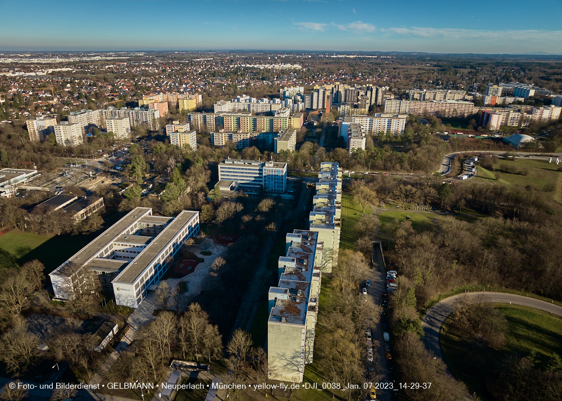 07.01.2023 - Luftbilder von der Baustelle Karl-Marx-Ring 11-21 und Kurt-Eisner-Straße in Neuperlach
